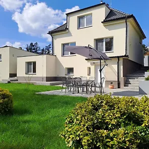 Apartmanovy Dum Se Zahradou V Klidne Casti Prahy Praha